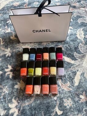 Chanel Le Vernis Assorted Nail Polish Set - Mixed Colors-16 piece set